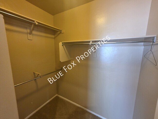 Building Photo - 6078 N Panorama Park Dr