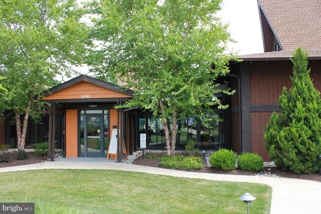 Building Photo - 20930 Valley Forge Cir