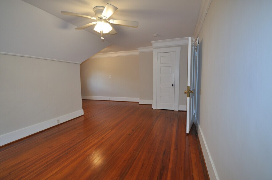 Building Photo - 1405 Maple St