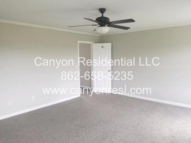 Building Photo - 103 Dormont Dr NE