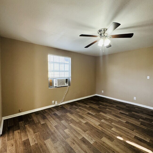 Building Photo - Victorian-style 1 Bedroom | 1 Bathroom Apartment in The Avenues!