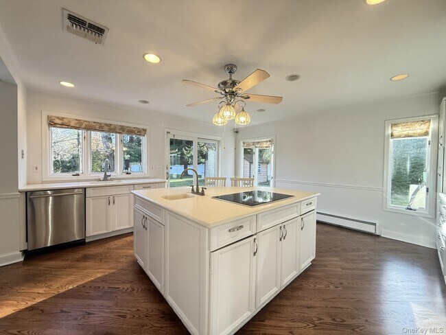 Building Photo - 342 Woodbury Rd