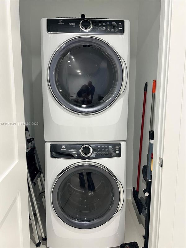 Building Photo - 153 N Seabreeze Blvd