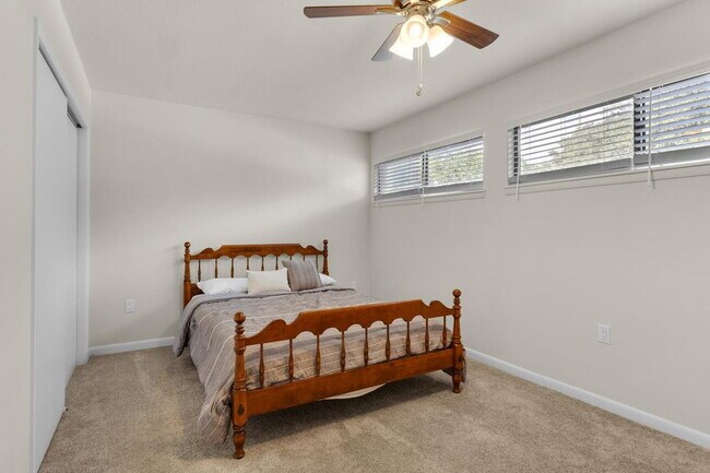 Building Photo - "Charming 2-Bed Townhouse in Fort Walton Beach"