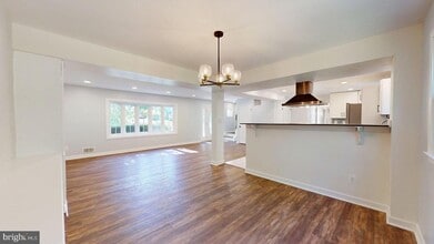 Building Photo - 6602 Greenview Ln