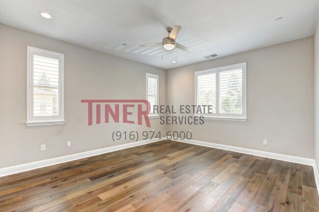 Building Photo - Huntington Sierra Oaks Gem with Fabulous A...