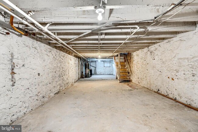 Building Photo - 2533 W Lombard St