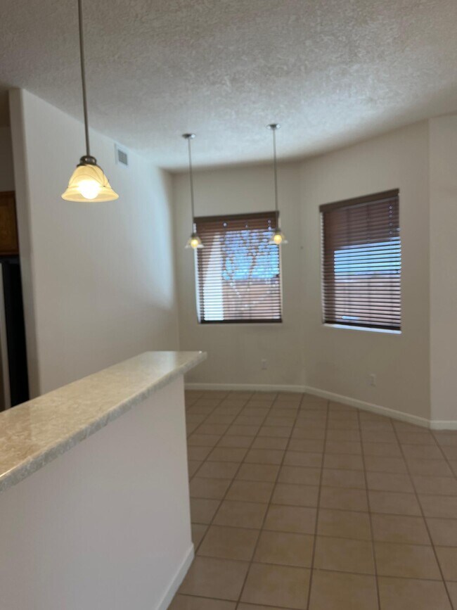 Building Photo - 1504 Reynosa Loop SE