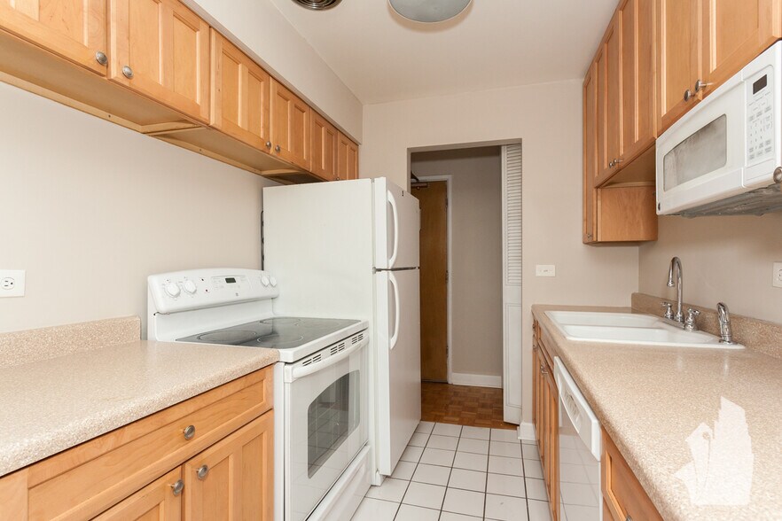Building Photo - 420 W Aldine Ave
