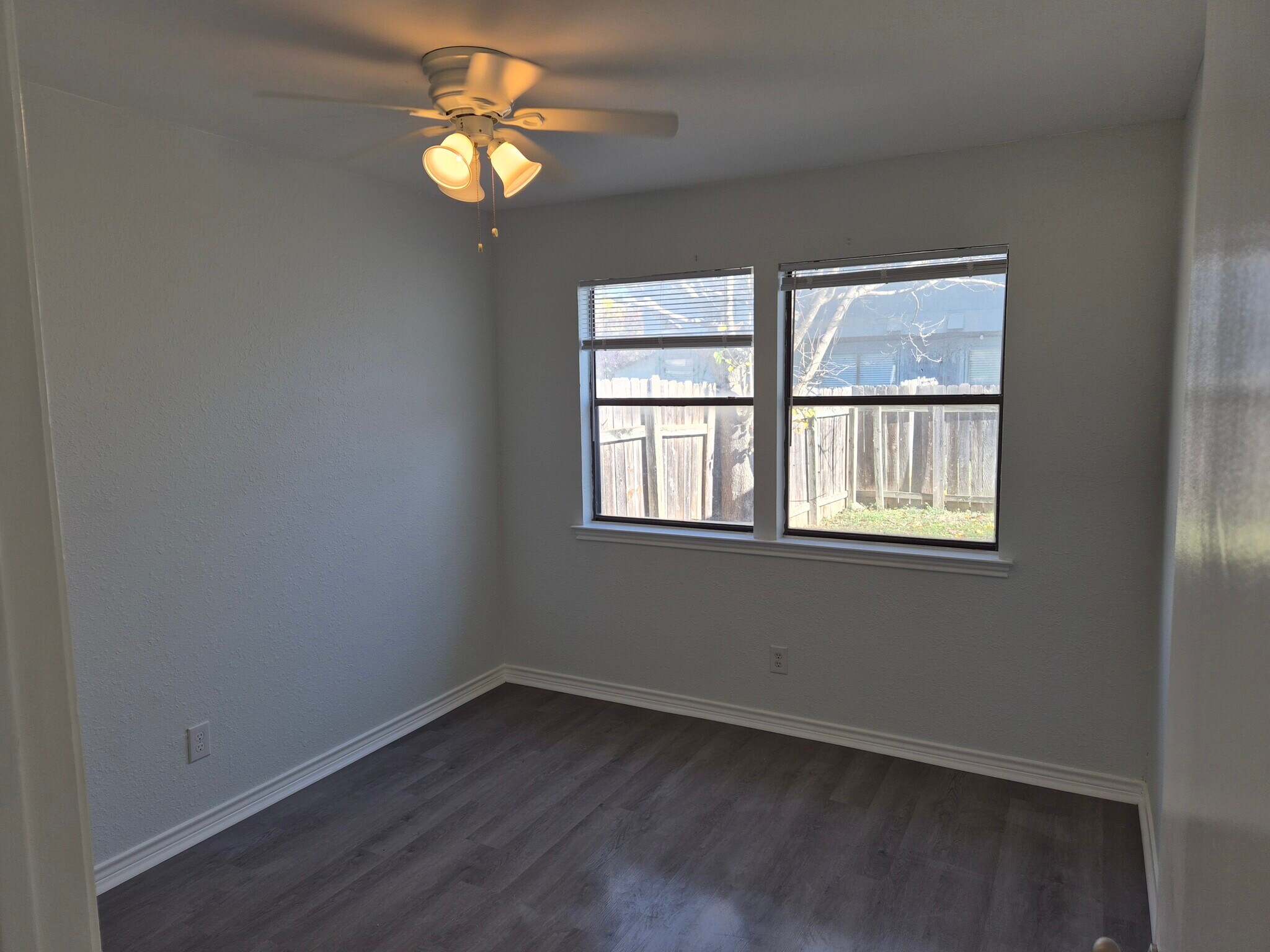 Building Photo - 915 Hyridge St