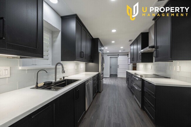 Building Photo - Great property in Plano mature community w...