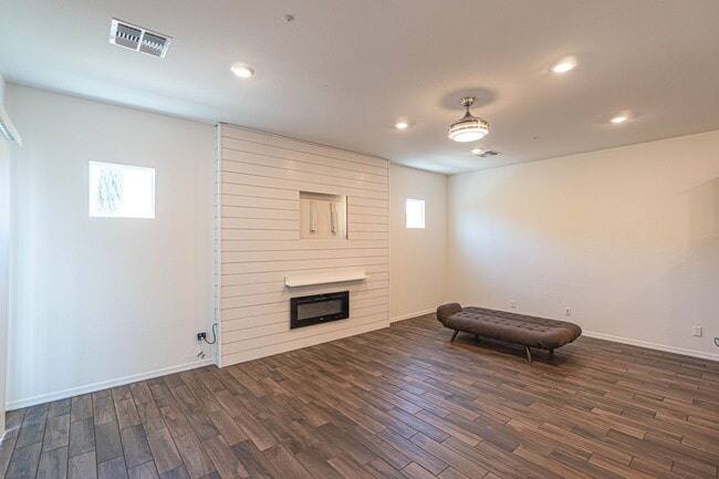 Building Photo - Not Your Average Rental – Style, Space & L...