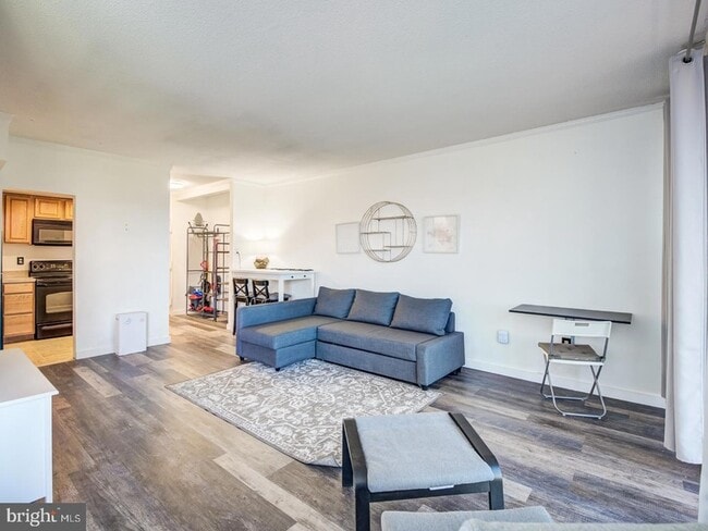 Building Photo - 2059 Huntington Ave