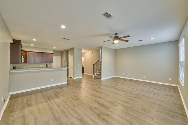 Building Photo - 132 Artesian Way
