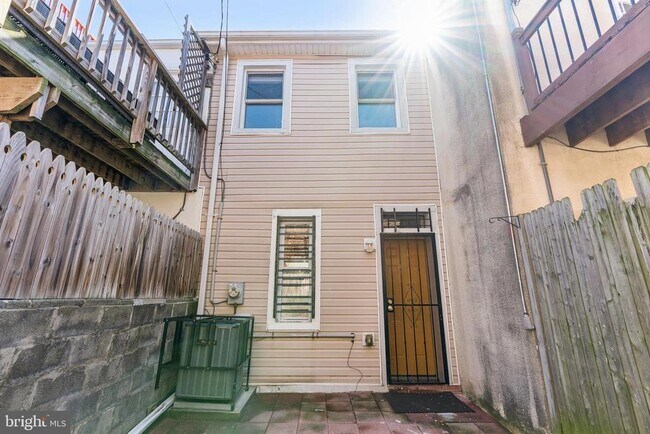 Building Photo - 214 N Madeira St
