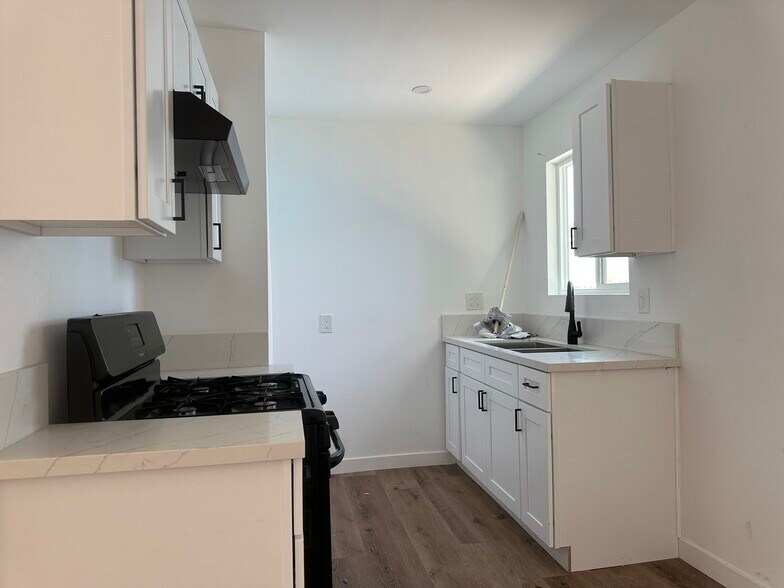 Building Photo - 455 W Cowles St