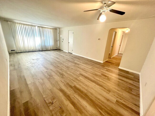 Building Photo - 4 Bedroom Ranch House - Prime Location Min...