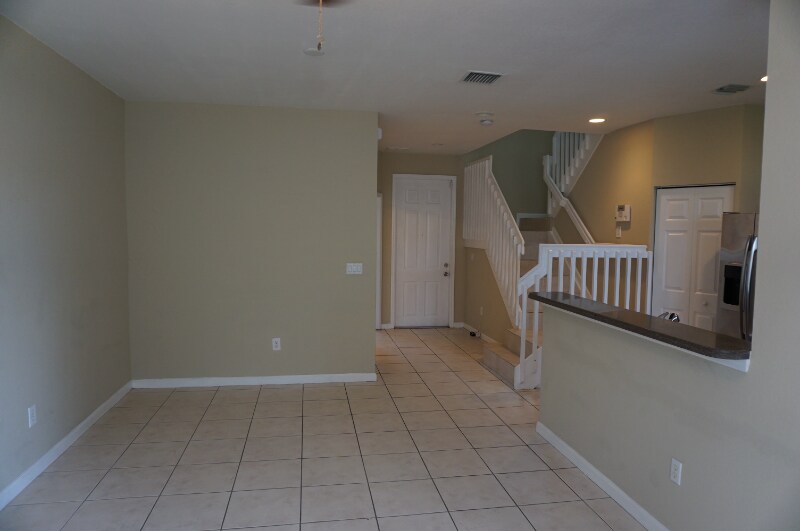 Building Photo - 1987 Nassau Dr