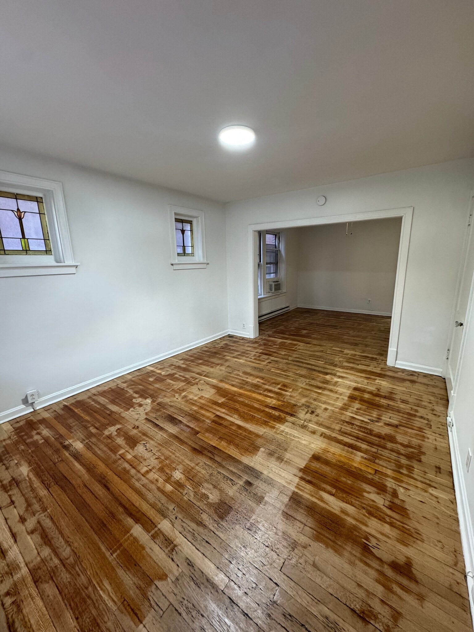 LIVING ROOM - 4962 Lindenwood Ave