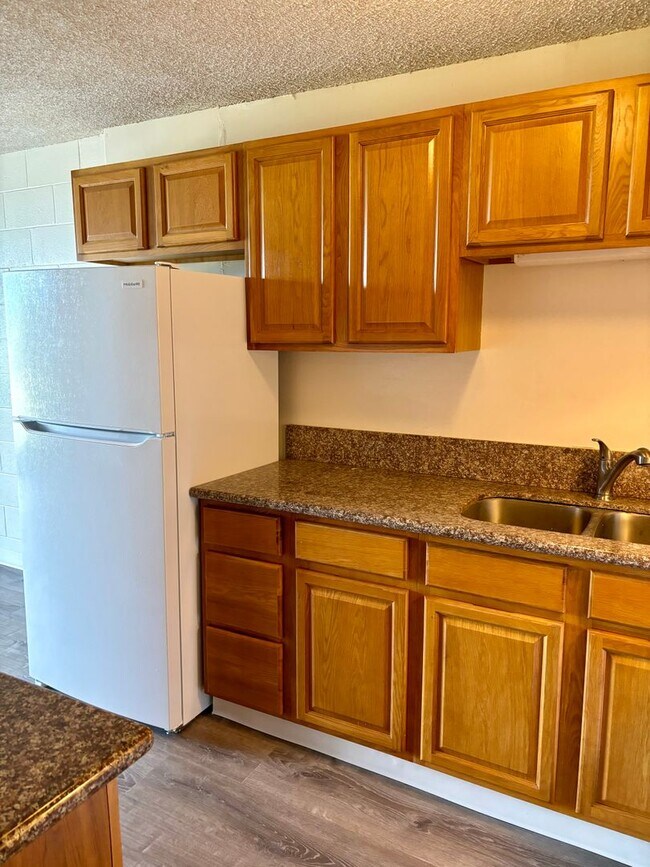 Building Photo - For Rent | Spacious Studio with 1 assigned parking stall located at Kemo'o By The Lake