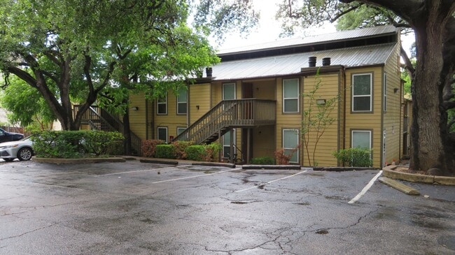 Building Photo - 1000 W 26th St