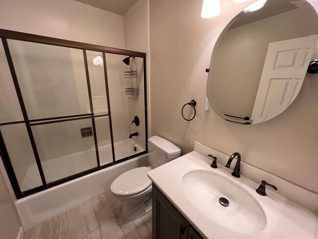 Building Photo - RENOVATED TWO BEDROOM TWO AND HALF BATH CO...