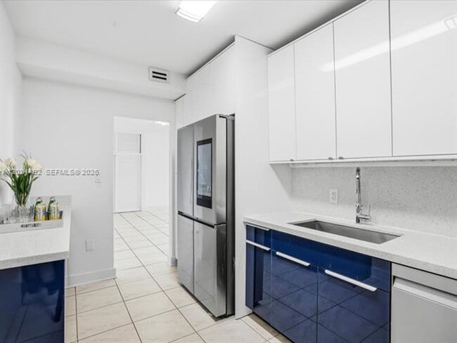 Building Photo - 10185 Collins Ave