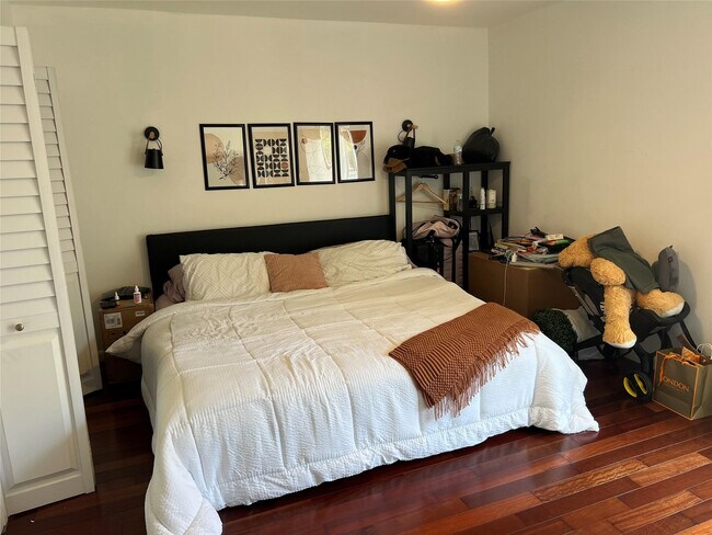 Building Photo - 1975 NE 135th St