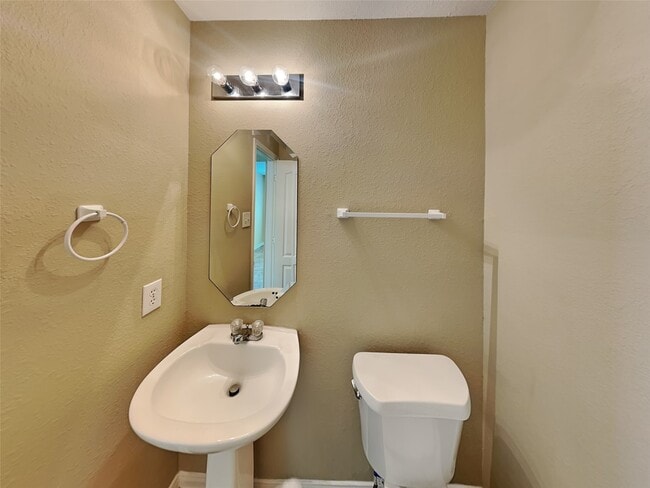 Building Photo - 18107 Quiet Ridge Ln