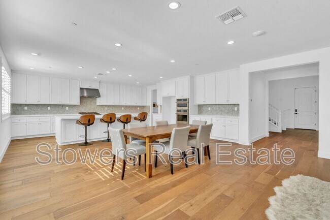 Building Photo - 176 Raven Cir