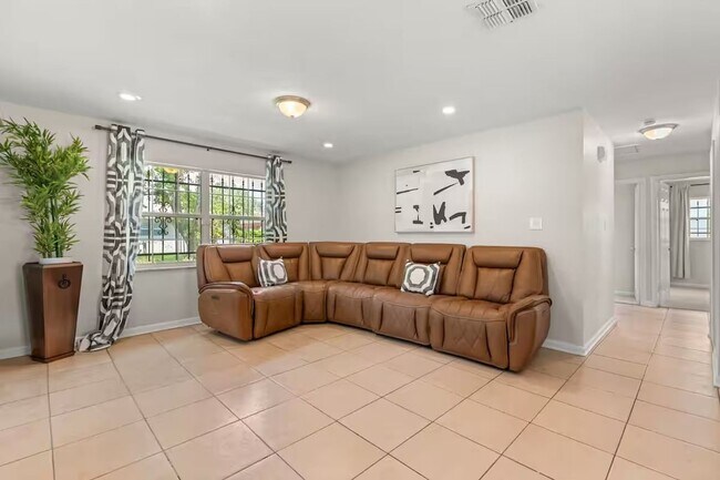 Building Photo - 4561 Evers Pl