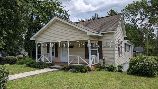 Building Photo - 2 Bed House with Washer/Dryer