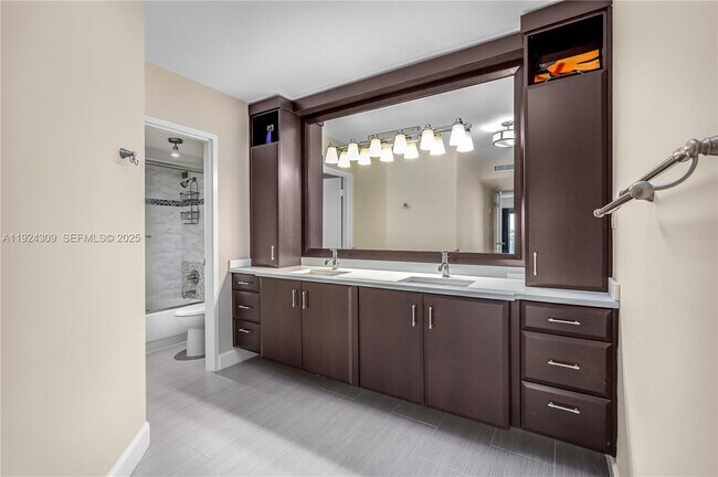 Building Photo - 9225 Collins Ave