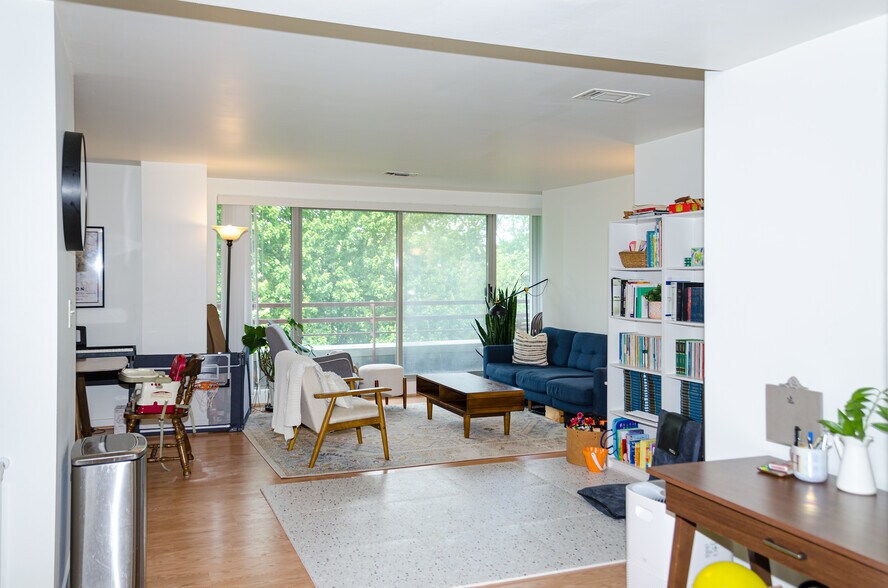 Building Photo - 173 Oak St