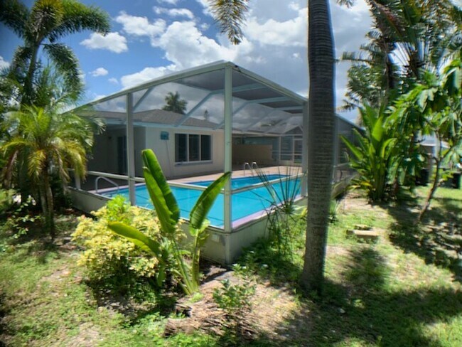 Building Photo - 1342 Torreya Cir