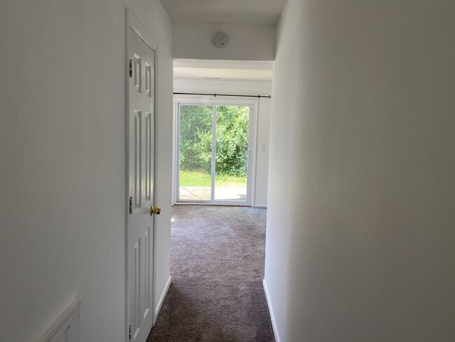 Building Photo - Charming 2-Bedroom Duplex in the Heart of ...