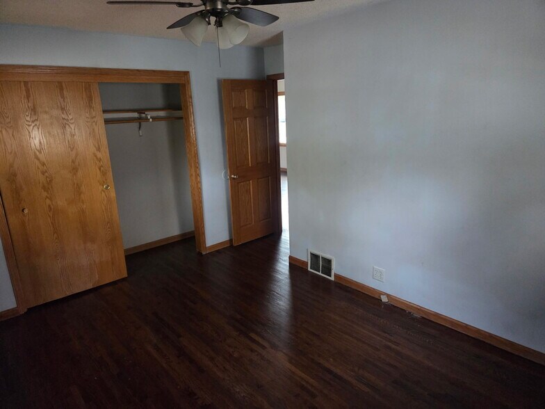 Building Photo - 4573 Main St NE