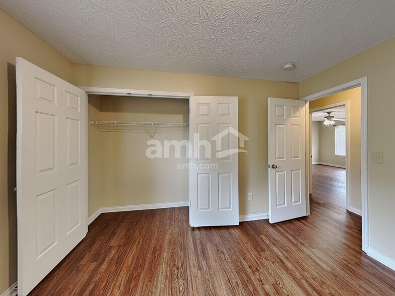 Building Photo - 2251 Custer Ln