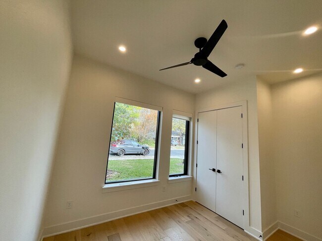 Building Photo - Palo Duro