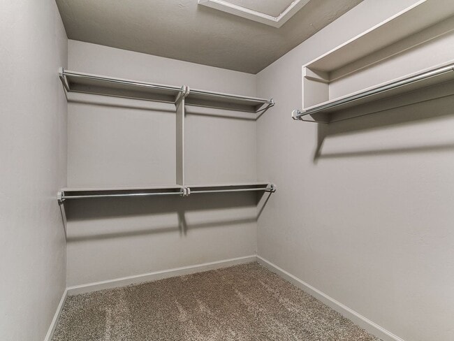 Building Photo - 3 bedroom, 2 bathroom, 2 car garage