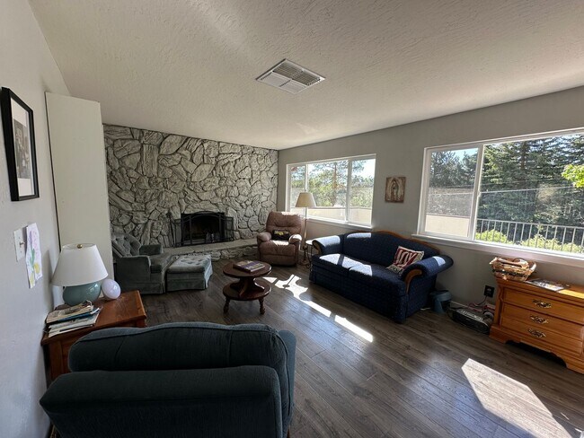 Building Photo - 2677 Rodney Dr