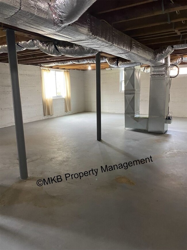 Building Photo - Beautiful Ranch located in Roanoke County