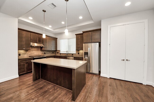 Building Photo - 325 Eado Park Cir