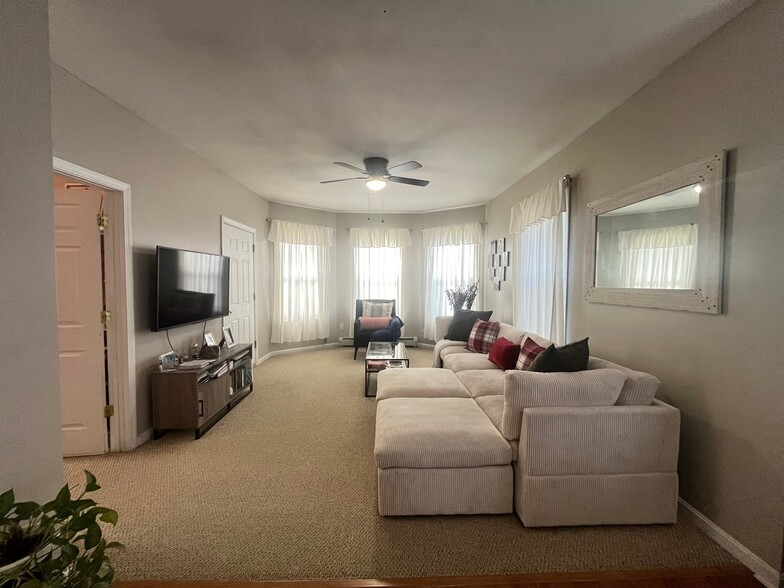 Building Photo - 237 3rd Ave