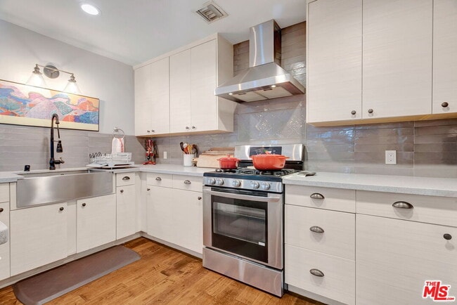 Building Photo - 4952 Placidia Ave