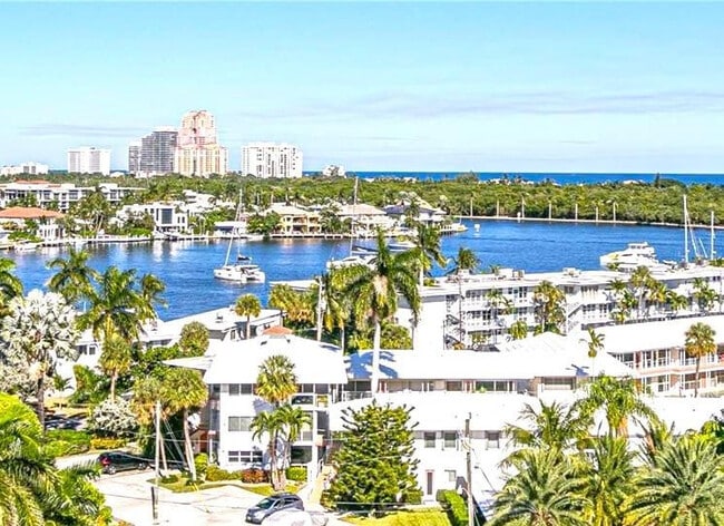 Building Photo - 2555 NE 11th St