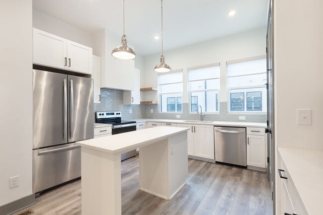 Building Photo - Beautiful 2bd/2.5ba Contemporary Townhome ...
