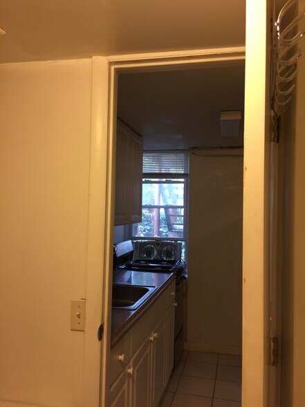 Building Photo - 40 Edgewood Ave