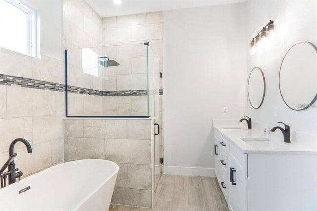 Building Photo - 3076 SW 168th Loop