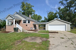 Building Photo - 509 W Oak Ave